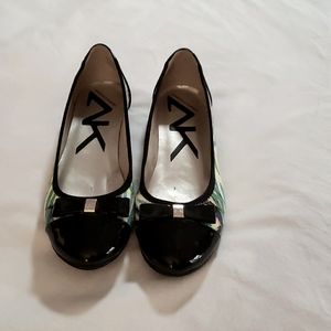 Anne Klein Sport 7.5 shoes with multicolor pattern